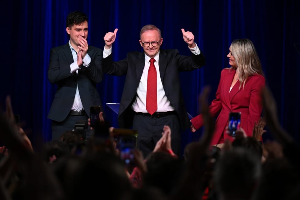 Anthony Albanese with a double thumbs up.